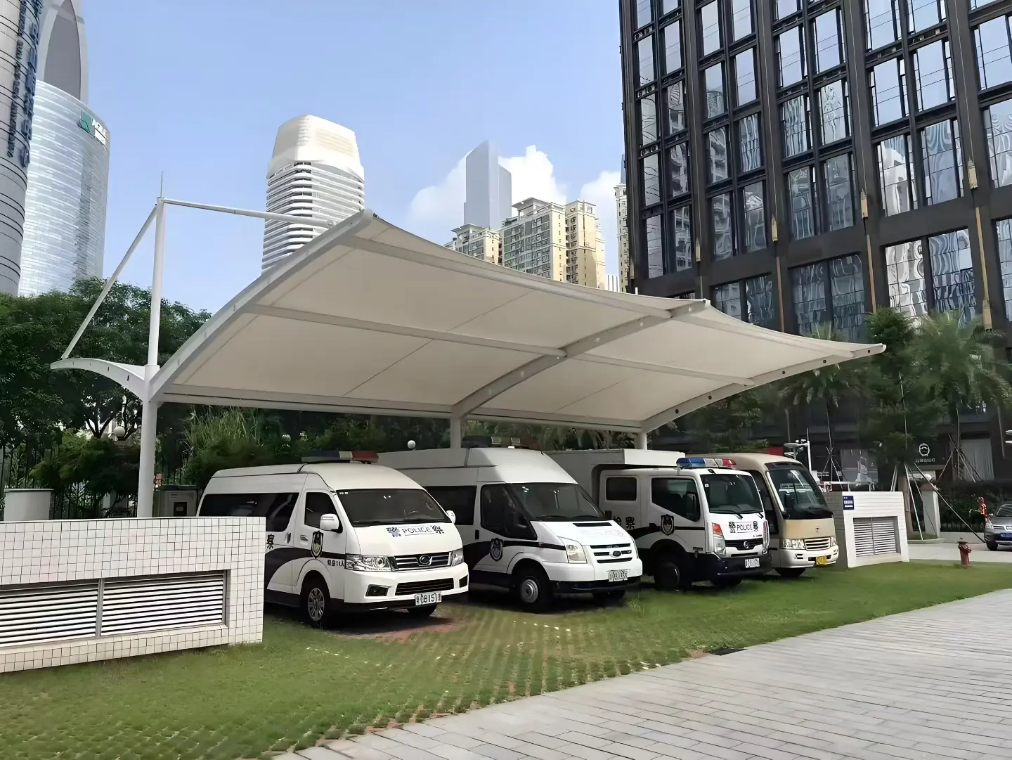 贵州六枝特膜结构车棚怎么选?山地多雨高湿环境,园区物业采购避坑指南